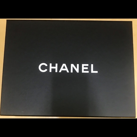 SOLD 💕 Chanel “Limited Edition” Enamel Grey - Picture 13 of 13